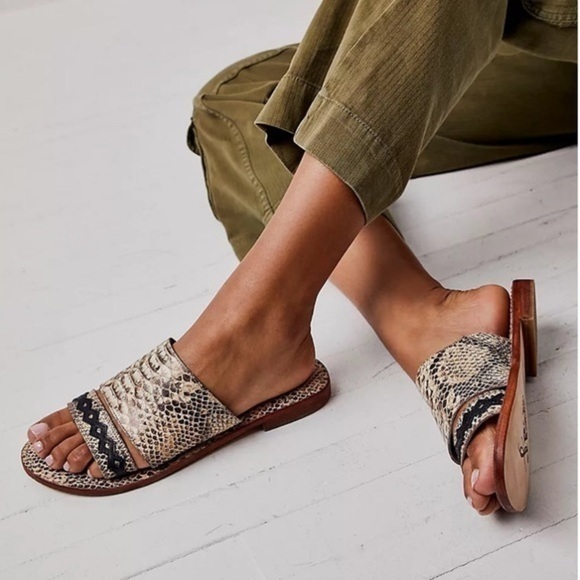 NEW Free People Saturday Sandal in Snake size 36/US 6 - Picture 1 of 10